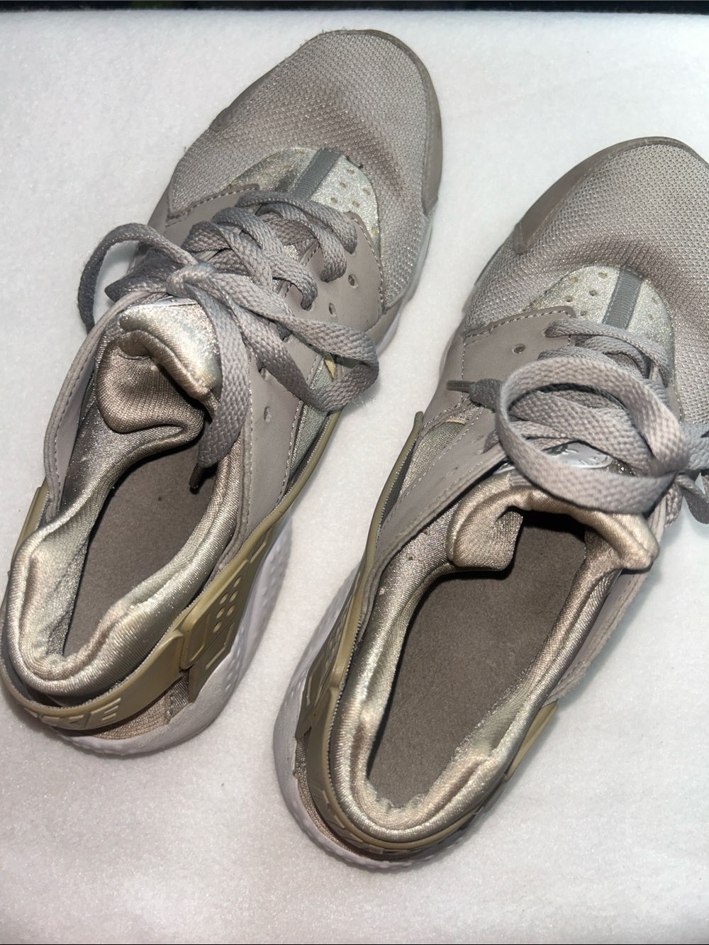 Nike Women's Sneakers in Light Gray and Metallic Gold 05-28-03